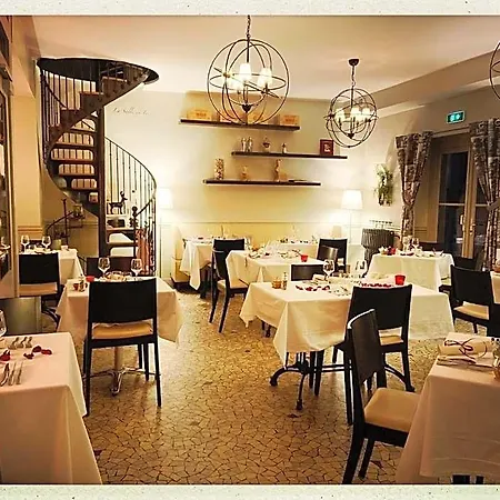 Hotel Du Chasseur Maurepas (Yvelines)