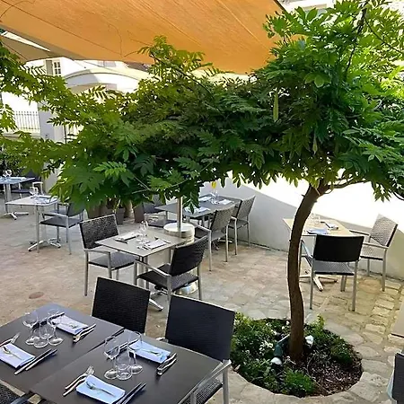 Du Chasseur Hotel *